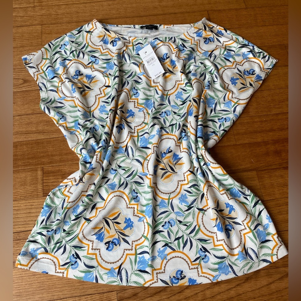 NWT Ann Taylor Womens size XS White Floral Shirt blue & green patterned accent